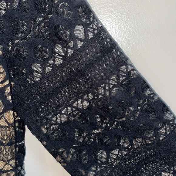 Torrid size 1X nude underlay, black lace over - Picture 2 of 5